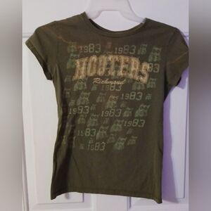 Hooters T-Shirt /Sz M